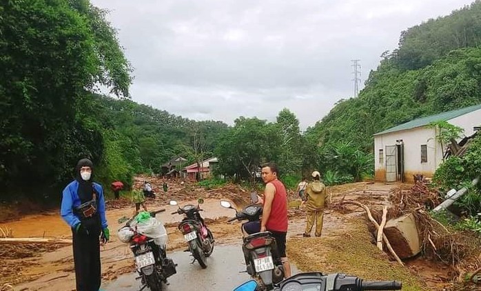 Lũ quét bất ngờ trong đêm, 7 người chết và mất tích- Ảnh 1. Lũ quét bất ngờ trong đêm, 7 người chết và mất tích- Ảnh 1.