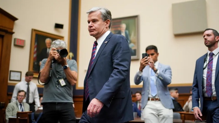 Giám đốc FBI Christopher Wray đến phiên điều trần của Ủy ban Tư pháp Hạ viện Mỹ ngày 24-7. Ảnh: The Hill Giám đốc FBI Christopher Wray đến phiên điều trần của Ủy ban Tư pháp Hạ viện Mỹ ngày 24-7. Ảnh: The Hill