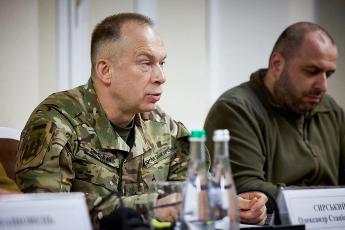 Tổng tư lệnh các lực lượng vũ trang Ukraine Oleksandr Syrsky (trái) và Bộ trưởng Quốc phòng Ukraine Rustem Umerov. Ảnh: Handout Tổng tư lệnh các lực lượng vũ trang Ukraine Oleksandr Syrsky (trái) và Bộ trưởng Quốc phòng Ukraine Rustem Umerov. Ảnh: Handout