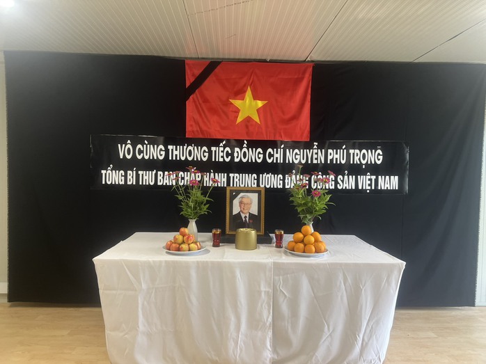 Lực lượng Gìn giữ hòa bình Việt Nam treo cờ rủ, viếng Tổng Bí thư Nguyễn Phú Trọng- Ảnh 10. Lực lượng Gìn giữ hòa bình Việt Nam treo cờ rủ, viếng Tổng Bí thư Nguyễn Phú Trọng- Ảnh 10.
