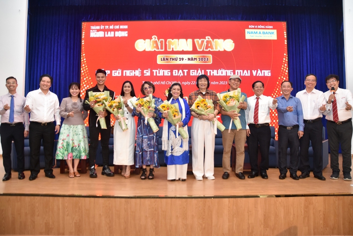 Văn nghệ sĩ Mai Vàng mừng Báo Người Lao Động 49 tuổi: Nâng tầm nhân văn, lan tỏa giá trị cộng đồng- Ảnh 1. Văn nghệ sĩ Mai Vàng mừng Báo Người Lao Động 49 tuổi: Nâng tầm nhân văn, lan tỏa giá trị cộng đồng- Ảnh 1.