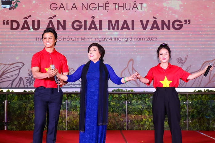 Văn nghệ sĩ Mai Vàng mừng Báo Người Lao Động 49 tuổi: Nâng tầm nhân văn, lan tỏa giá trị cộng đồng- Ảnh 4. Văn nghệ sĩ Mai Vàng mừng Báo Người Lao Động 49 tuổi: Nâng tầm nhân văn, lan tỏa giá trị cộng đồng- Ảnh 4.