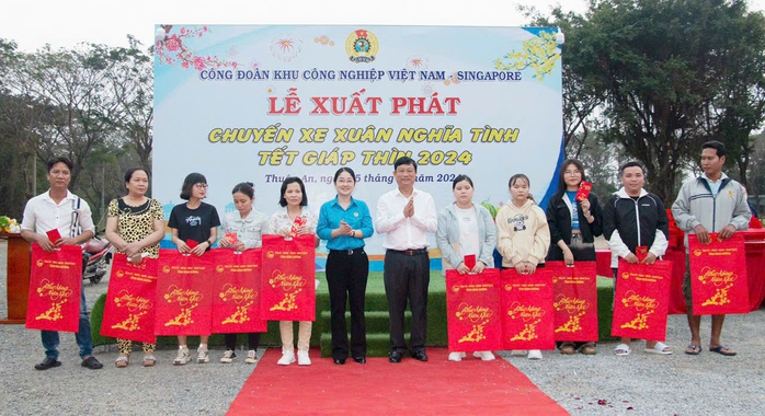 Kỷ niệm 95 năm ngày thành lập Công đoàn Việt Nam (28.7.1929 - 28.7.2024): Lắng nghe và chia sẻ- Ảnh 2. Kỷ niệm 95 năm ngày thành lập Công đoàn Việt Nam (28.7.1929 - 28.7.2024): Lắng nghe và chia sẻ- Ảnh 2.