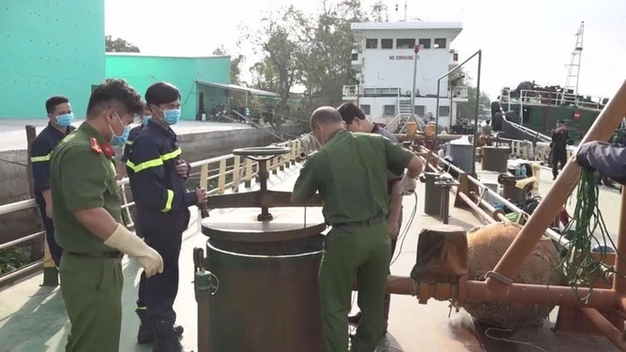 Hủy một phần bản án sơ thẩm, phúc thẩm trong vụ buôn lậu 200 triệu lít xăng dầu- Ảnh 2. Hủy một phần bản án sơ thẩm, phúc thẩm trong vụ buôn lậu 200 triệu lít xăng dầu- Ảnh 2.