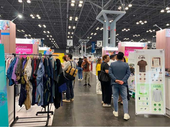 Một gian hàng giới thiệu sản phẩm của doanh nghiệp Việt Nam tại hội chợ ở New York - Mỹ Một gian hàng giới thiệu sản phẩm của doanh nghiệp Việt Nam tại hội chợ ở New York - Mỹ
