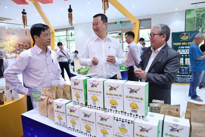 Nhiều sản phẩm đặc sản Đắk Lắk đang được giới thiệu tại showroom 92-96 Nguyễn Huệ, quận 1, TP HCM Nhiều sản phẩm đặc sản Đắk Lắk đang được giới thiệu tại showroom 92-96 Nguyễn Huệ, quận 1, TP HCM