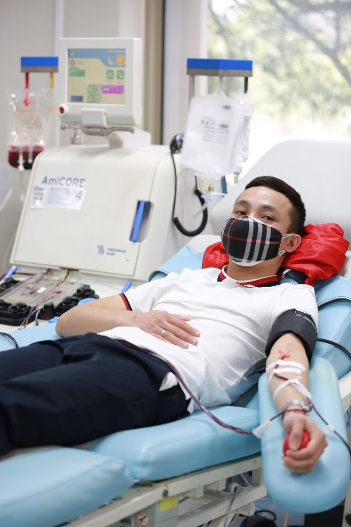 Cuộc thi viết “LÒNG TỐT QUANH TA”: Chàng trai hơn 120 lần hiến máu- Ảnh 3. Cuộc thi viết “LÒNG TỐT QUANH TA”: Chàng trai hơn 120 lần hiến máu- Ảnh 3.