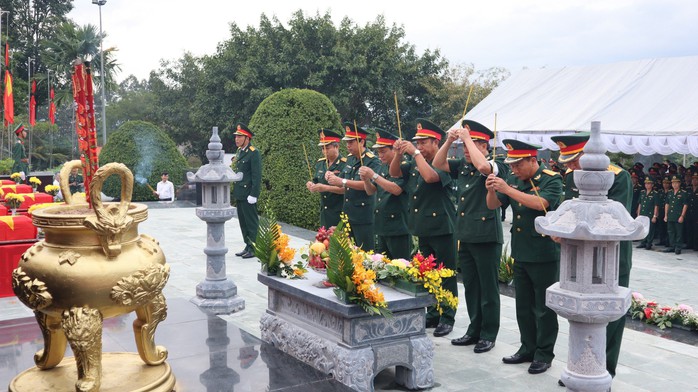 Xúc động lễ truy điệu, an táng 106 hài cốt liệt sĩ ở tỉnh Bình Phước- Ảnh 3. Xúc động lễ truy điệu, an táng 106 hài cốt liệt sĩ ở tỉnh Bình Phước- Ảnh 3.