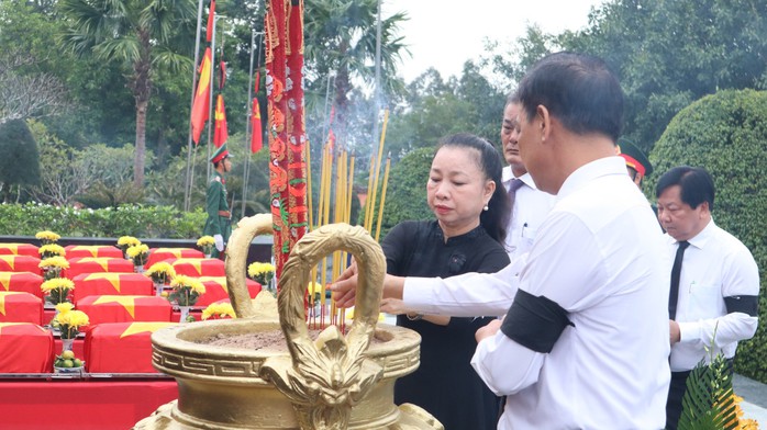 Xúc động lễ truy điệu, an táng 106 hài cốt liệt sĩ ở tỉnh Bình Phước- Ảnh 4. Xúc động lễ truy điệu, an táng 106 hài cốt liệt sĩ ở tỉnh Bình Phước- Ảnh 4.