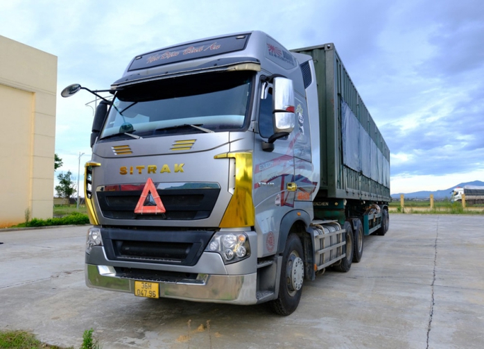 Điều khiển phương tiện “thông chốt”, đâm vào xe CSGT, tài xế bị khởi tố- Ảnh 2. Điều khiển phương tiện “thông chốt”, đâm vào xe CSGT, tài xế bị khởi tố- Ảnh 2.