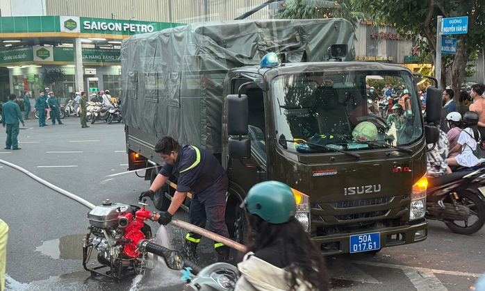 Cháy nhà hàng ở quận 5 - TP HCM- Ảnh 1. Cháy nhà hàng ở quận 5 - TP HCM- Ảnh 1.