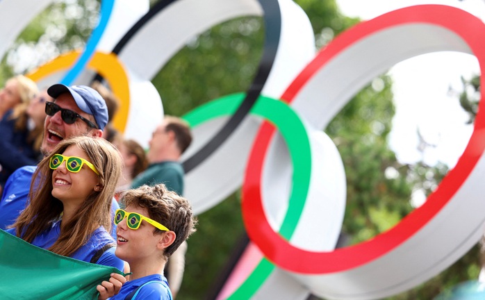 Khai mạc Olympic Paris: Màn diễu hành độc đáo trên sông Seine của 10.500 VĐV- Ảnh 2. Khai mạc Olympic Paris: Màn diễu hành độc đáo trên sông Seine của 10.500 VĐV- Ảnh 2.