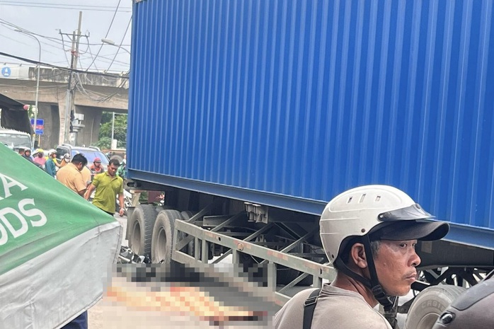 Tai nạn giao thông nghiêm trọng trên đường Nguyễn Duy Trinh- Ảnh 1. Tai nạn giao thông nghiêm trọng trên đường Nguyễn Duy Trinh- Ảnh 1.