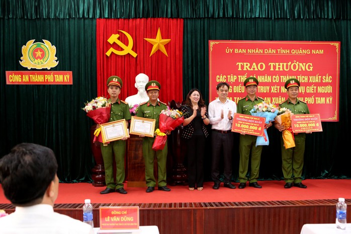 Vô cớ đâm chết người ở Quảng Nam: Thưởng "nóng" lực lượng phá án- Ảnh 2. Vô cớ đâm chết người ở Quảng Nam: Thưởng "nóng" lực lượng phá án- Ảnh 2.