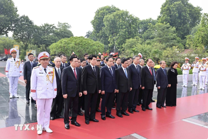 Lãnh đạo Đảng, Nhà nước tưởng niệm các Anh hùng liệt sĩ và vào Lăng viếng Bác- Ảnh 1. Lãnh đạo Đảng, Nhà nước tưởng niệm các Anh hùng liệt sĩ và vào Lăng viếng Bác- Ảnh 1.