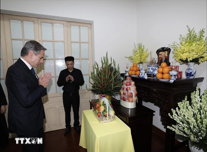 Ngoại trưởng Mỹ Antony Blinken tới nhà Tổng Bí thư Nguyễn Phú Trọng thắp hương, chia buồn- Ảnh 1. Ngoại trưởng Mỹ Antony Blinken tới nhà Tổng Bí thư Nguyễn Phú Trọng thắp hương, chia buồn- Ảnh 1.
