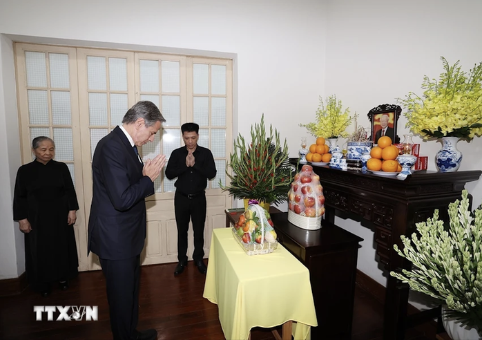 Ngoại trưởng Mỹ Antony Blinken tới nhà Tổng Bí thư Nguyễn Phú Trọng thắp hương, chia buồn- Ảnh 4. Ngoại trưởng Mỹ Antony Blinken tới nhà Tổng Bí thư Nguyễn Phú Trọng thắp hương, chia buồn- Ảnh 4.