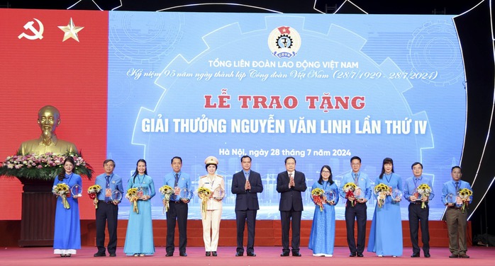 Công đoàn Việt Nam: Chỗ dựa tin cậy, trung thành của Đảng, hết lòng vì giai cấp công nhân- Ảnh 6. Công đoàn Việt Nam: Chỗ dựa tin cậy, trung thành của Đảng, hết lòng vì giai cấp công nhân- Ảnh 6.