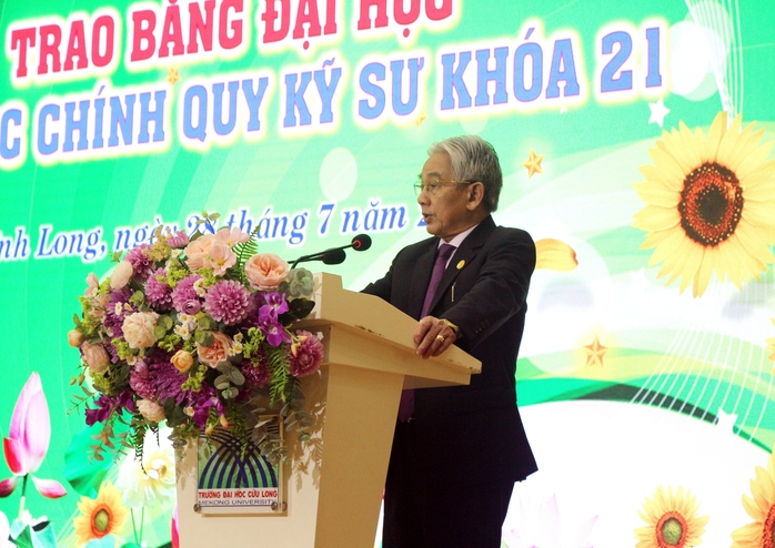 124 tân kỹ sư của Trường ĐH Cửu Long nhận tin vui- Ảnh 2. 124 tân kỹ sư của Trường ĐH Cửu Long nhận tin vui- Ảnh 2.