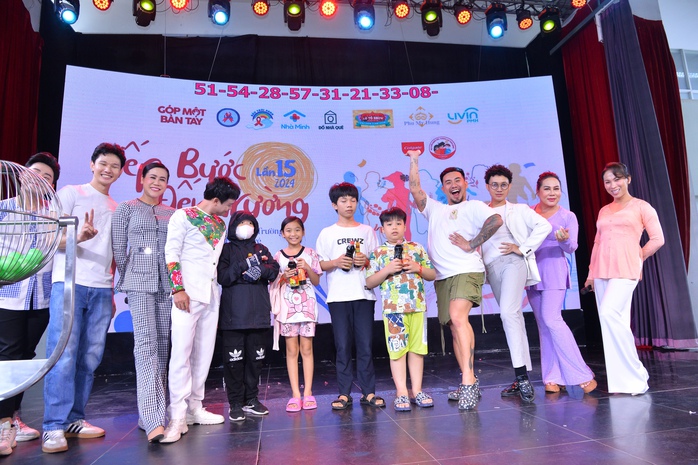 Văn nghệ sĩ đồng hành cùng trẻ bị ảnh hưởng bởi HIV/AIDS- Ảnh 2. Văn nghệ sĩ đồng hành cùng trẻ bị ảnh hưởng bởi HIV/AIDS- Ảnh 2.