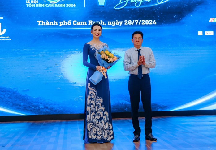 Hoa hậu Ngọc Diễm về quê làm đại sứ- Ảnh 3. Hoa hậu Ngọc Diễm về quê làm đại sứ- Ảnh 3.