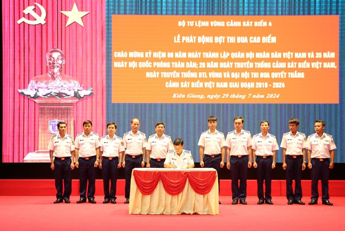 Bộ Tư lệnh Vùng Cảnh sát biển 4 phát động đợt thi đua quan trong- Ảnh 3. Bộ Tư lệnh Vùng Cảnh sát biển 4 phát động đợt thi đua quan trong- Ảnh 3.