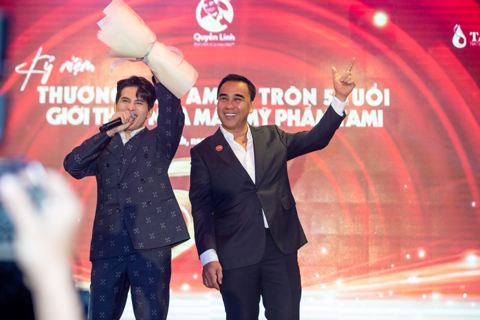 5 năm kinh doanh của Quyền Linh có gì?- Ảnh 2. 5 năm kinh doanh của Quyền Linh có gì?- Ảnh 2.