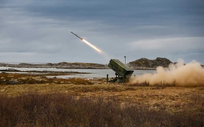Tên lửa phòng không NASAMS rời bệ phóng. Ảnh: Kongsberg Defense and Aerospace Tên lửa phòng không NASAMS rời bệ phóng. Ảnh: Kongsberg Defense and Aerospace