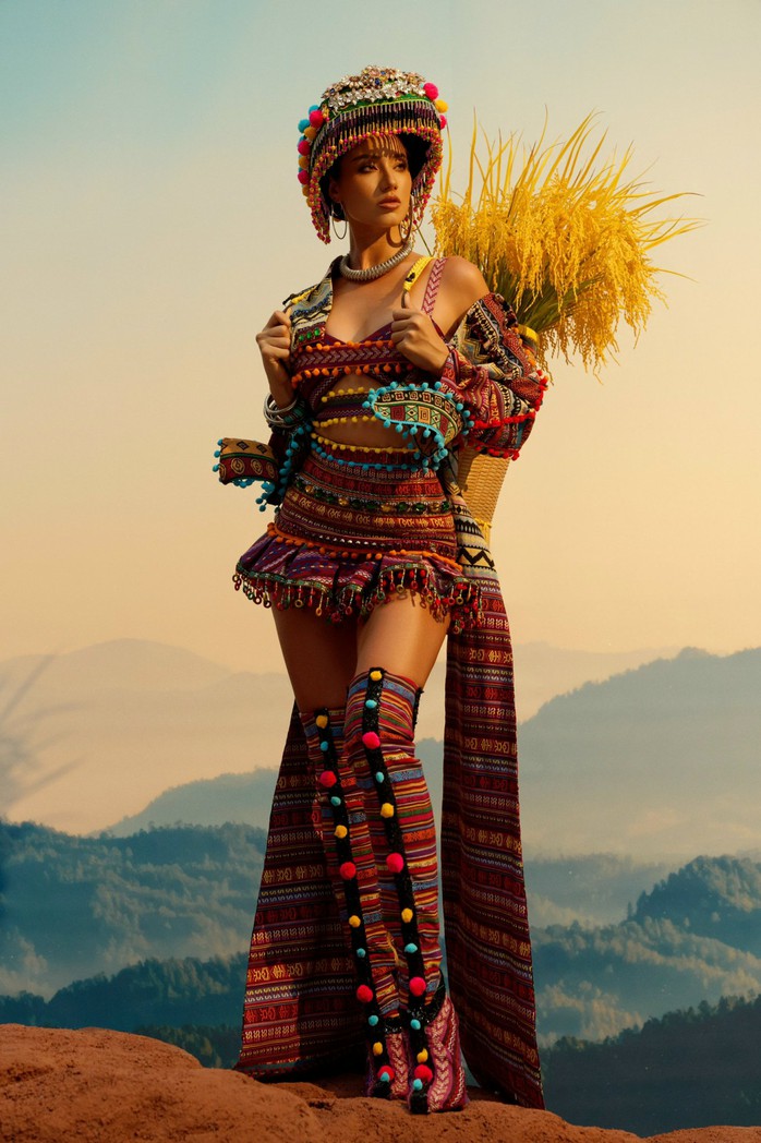 Ấn tượng trang phục dân tộc của người đẹp Việt tại "Miss Supranational 2024"- Ảnh 1. Ấn tượng trang phục dân tộc của người đẹp Việt tại "Miss Supranational 2024"- Ảnh 1.
