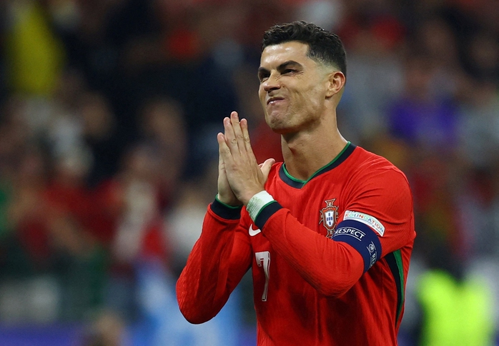 Euro 2024: Ronaldo nên ra sân hay dự bị khi gặp Pháp?- Ảnh 1. Euro 2024: Ronaldo nên ra sân hay dự bị khi gặp Pháp?- Ảnh 1.