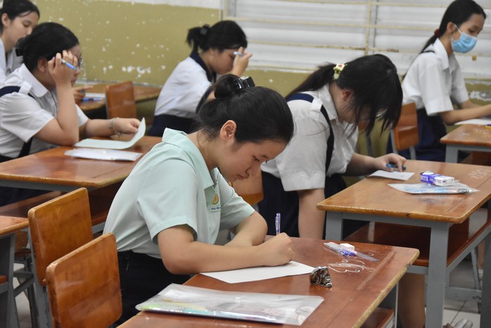 NÓNG: Đã có điểm chuẩn lớp 10 tại TP HCM, tra cứu tại đây- Ảnh 1. NÓNG: Đã có điểm chuẩn lớp 10 tại TP HCM, tra cứu tại đây- Ảnh 1.