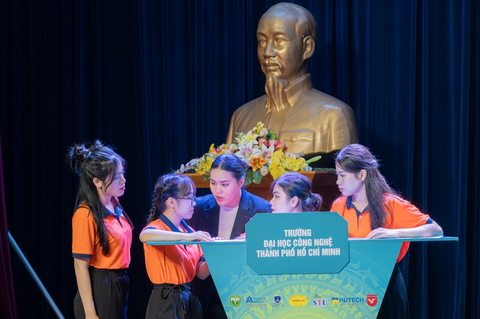 Xác định được các đội đoạt giải hùng biện về "Việt Nam trong tim tôi"- Ảnh 2. Xác định được các đội đoạt giải hùng biện về "Việt Nam trong tim tôi"- Ảnh 2.