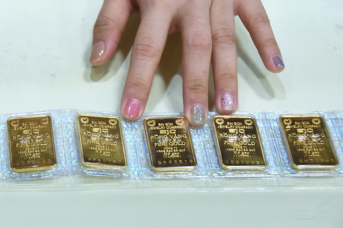 Giá vàng nhẫn sắp ngang bằng vàng miếng SJC- Ảnh 1. Giá vàng nhẫn sắp ngang bằng vàng miếng SJC- Ảnh 1.