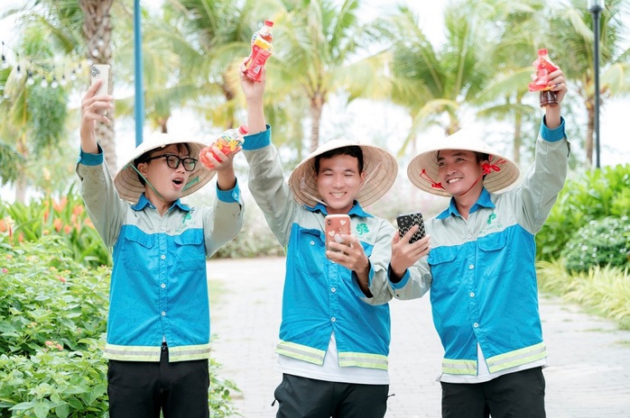 Chương trình "Xé nhãn Trà Dr Thanh, 1 lần trúng x9 lần quà" đang mang lại niềm vui mỗi ngày cho nhiều người tiêu dùng trên cả nước Chương trình "Xé nhãn Trà Dr Thanh, 1 lần trúng x9 lần quà" đang mang lại niềm vui mỗi ngày cho nhiều người tiêu dùng trên cả nước