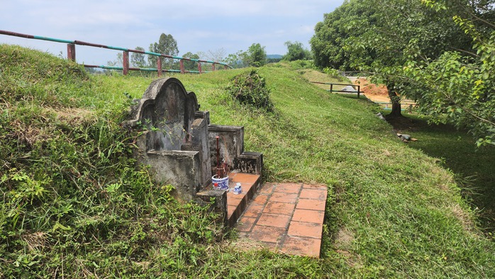 Tảng đá hình đầu người và câu chuyện nghĩa phu thê đẫm nước mắt- Ảnh 3. Tảng đá hình đầu người và câu chuyện nghĩa phu thê đẫm nước mắt- Ảnh 3.