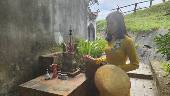 Tảng đá hình đầu người và câu chuyện nghĩa phu thê đẫm nước mắt- Ảnh 7. Tảng đá hình đầu người và câu chuyện nghĩa phu thê đẫm nước mắt- Ảnh 7.