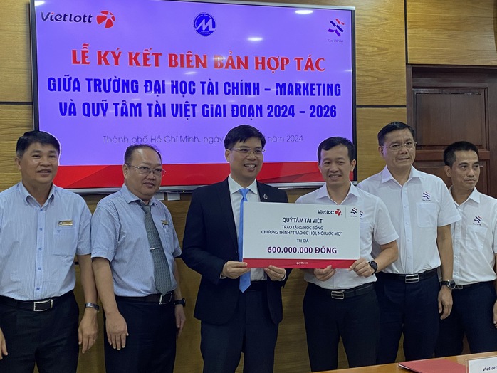 Vietlott tài trợ học bổng 600 triệu đồng cho sinh viên Trường ĐH Tài chính - Marketing- Ảnh 1. Vietlott tài trợ học bổng 600 triệu đồng cho sinh viên Trường ĐH Tài chính - Marketing- Ảnh 1.