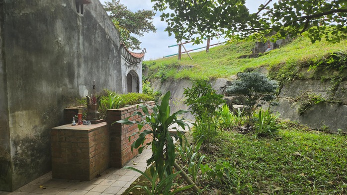Tảng đá hình đầu người và câu chuyện nghĩa phu thê đẫm nước mắt- Ảnh 8. Tảng đá hình đầu người và câu chuyện nghĩa phu thê đẫm nước mắt- Ảnh 8.