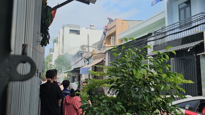 Cháy kho chứa vải ở quận Bình Tân, TP HCM- Ảnh 1. Cháy kho chứa vải ở quận Bình Tân, TP HCM- Ảnh 1.
