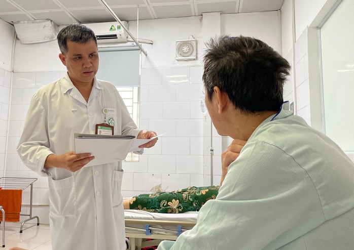 Bác sĩ khuyến cáo sử dụng thuốc đúng cách để hạn chế nguy cơ cho người bệnh Bác sĩ khuyến cáo sử dụng thuốc đúng cách để hạn chế nguy cơ cho người bệnh