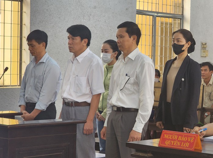 Cựu Giám đốc CDC Đắk Lắk: "Bị cáo không nhận tiền của Công ty Việt Á"- Ảnh 2. Cựu Giám đốc CDC Đắk Lắk: "Bị cáo không nhận tiền của Công ty Việt Á"- Ảnh 2.