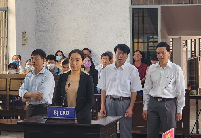 Cựu Giám đốc CDC Đắk Lắk: "Bị cáo không nhận tiền của Công ty Việt Á"- Ảnh 1. Cựu Giám đốc CDC Đắk Lắk: "Bị cáo không nhận tiền của Công ty Việt Á"- Ảnh 1.