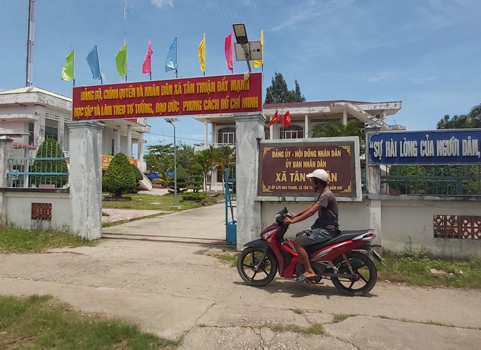 Một phó chánh văn phòng huyện bị cách chức vì sai phạm liên quan đất đai- Ảnh 1. Một phó chánh văn phòng huyện bị cách chức vì sai phạm liên quan đất đai- Ảnh 1.
