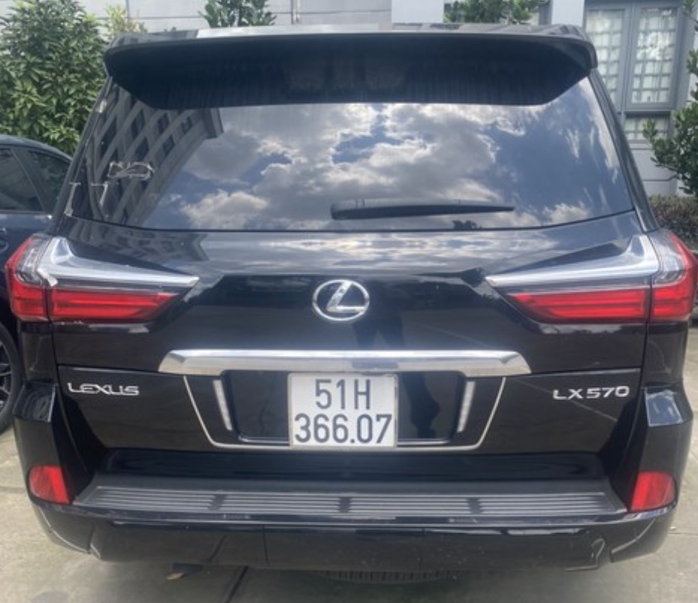 TP HCM: Công an tìm chủ nhân xe sang Lexus LX570- Ảnh 1. TP HCM: Công an tìm chủ nhân xe sang Lexus LX570- Ảnh 1.