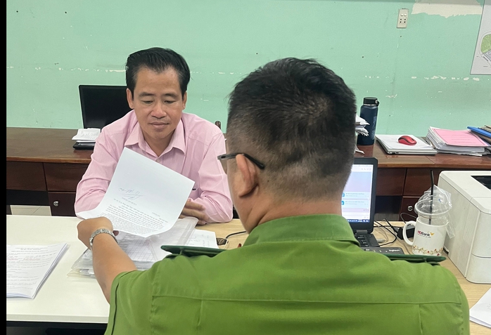 Công an TP Thủ Đức bắt 1 giám đốc trốn truy nã- Ảnh 1. Công an TP Thủ Đức bắt 1 giám đốc trốn truy nã- Ảnh 1.