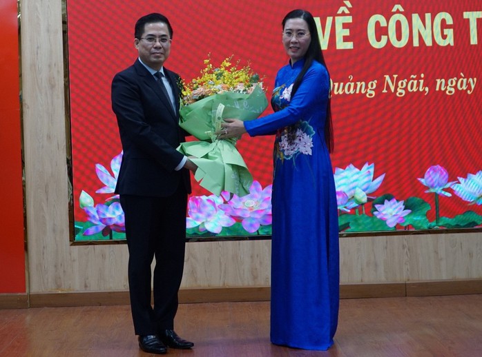 Quảng Ngãi giới thiệu nhân sự, chuẩn bị bầu chức danh Chủ tịch UBND tỉnh- Ảnh 2. Quảng Ngãi giới thiệu nhân sự, chuẩn bị bầu chức danh Chủ tịch UBND tỉnh- Ảnh 2.