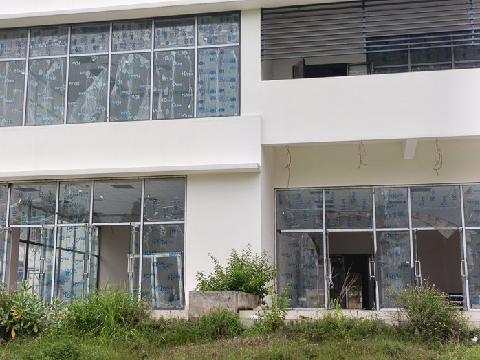 Cận cảnh bệnh viện có bãi đáp trực thăng ở Bình Dương xây gần 10 năm chưa xong- Ảnh 7. Cận cảnh bệnh viện có bãi đáp trực thăng ở Bình Dương xây gần 10 năm chưa xong- Ảnh 7.