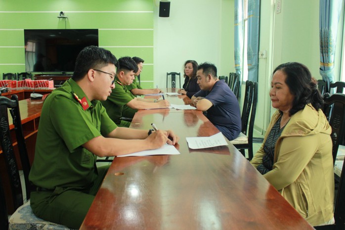 Công an bắt giữ 8 người nhắm vào sinh viên để phạm tội- Ảnh 1. Công an bắt giữ 8 người nhắm vào sinh viên để phạm tội- Ảnh 1.