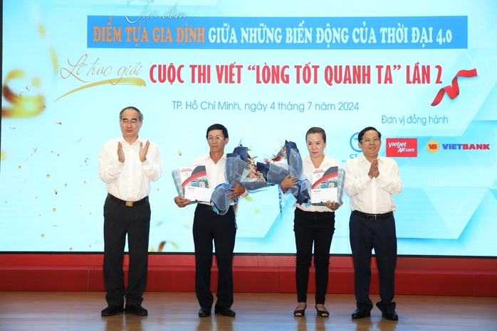 Tôn vinh lối sống đẹp- Ảnh 1. Tôn vinh lối sống đẹp- Ảnh 1.