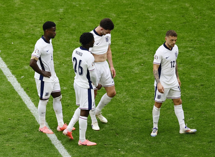 Euro 2024: Bellingham, Ronaldo, Mbappe với án treo giò "lơ lửng trên đầu"- Ảnh 3. Euro 2024: Bellingham, Ronaldo, Mbappe với án treo giò "lơ lửng trên đầu"- Ảnh 3.
